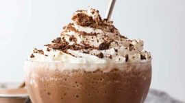 Snel en gemakkelijk bevroren warme chocolademelk