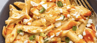 Romige romige Buffalo Chicken Pasta Recept